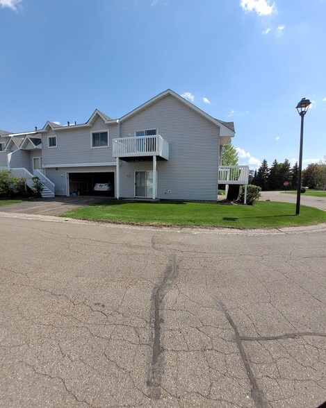 street view side deck & lower patio - 8705 Glasgow Ln