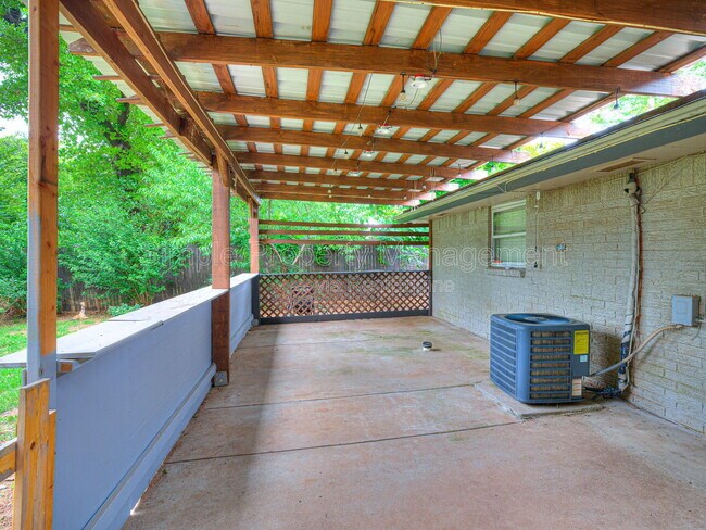 Building Photo - 3305 Neighbors Ln