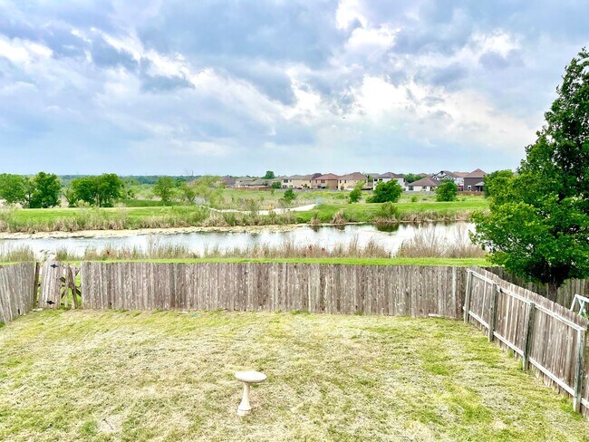 Building Photo - House in SE Austin Near Airport and Tesla!