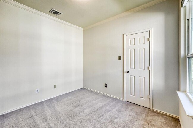 Building Photo - 183 Eves Necklace Dr.