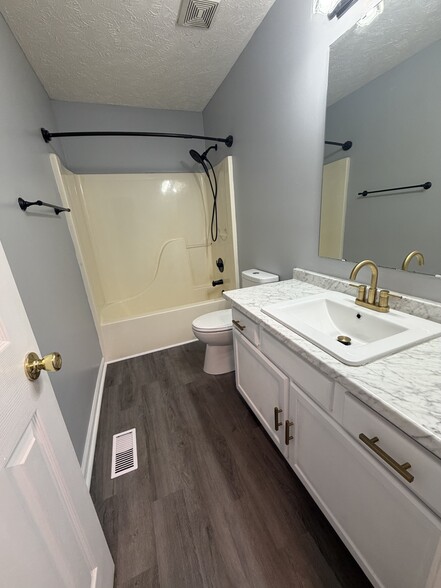 Building Photo - 6550 Brookshire St