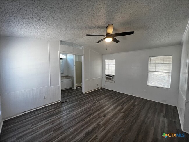 Building Photo - 1405 Harris Hill Rd