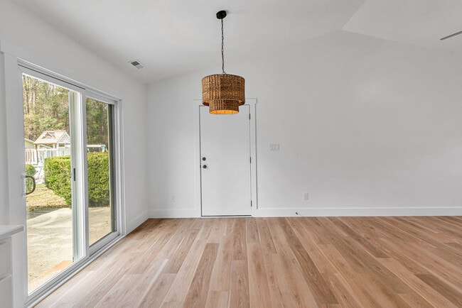 Building Photo - 374 Union Chapel Church Rd