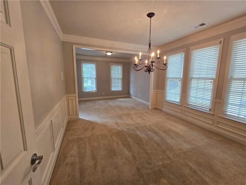 Building Photo - 624 Maple Grove Way
