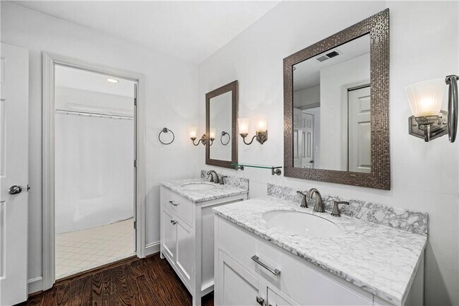 Building Photo - 135 Staghound Ct