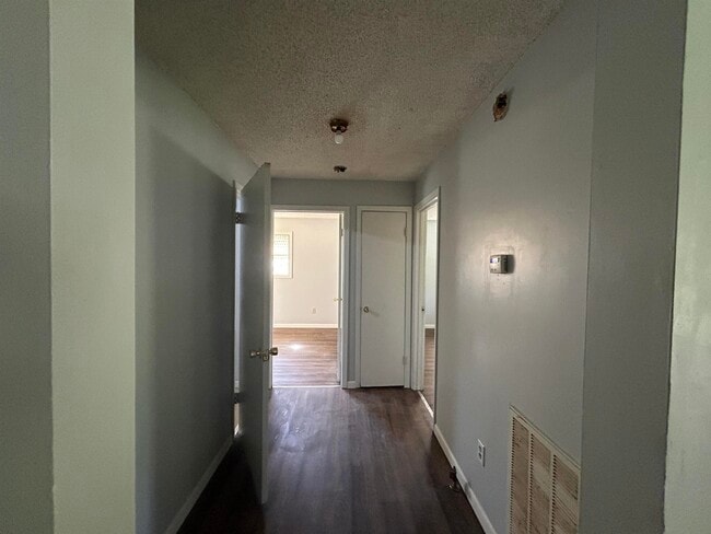 Building Photo - 25 Arrowhead Dr