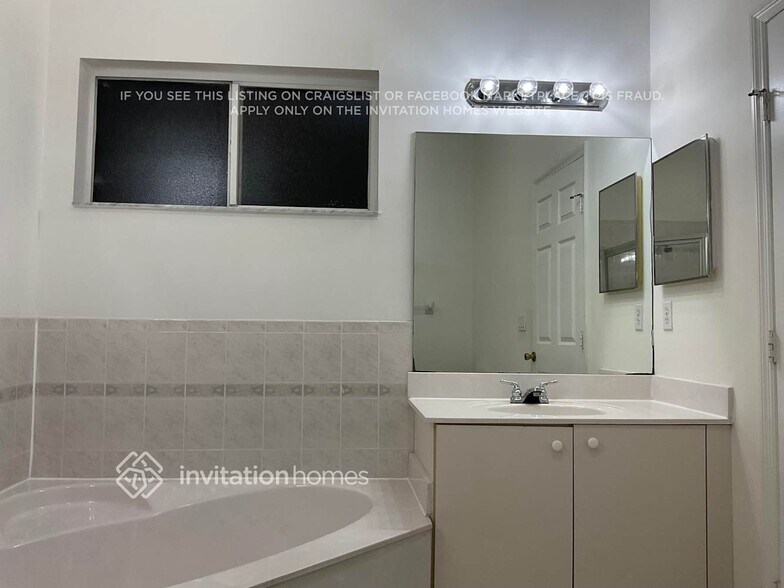 Building Photo - 14063 Southwest 32nd St