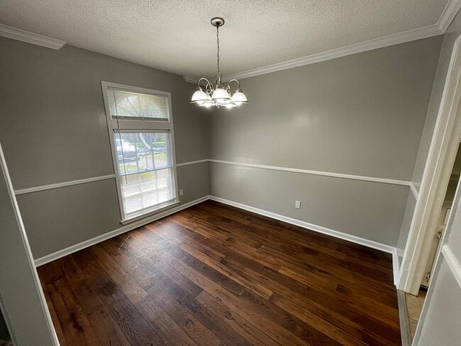 Building Photo - Ranch 3-Bedroom home !!
