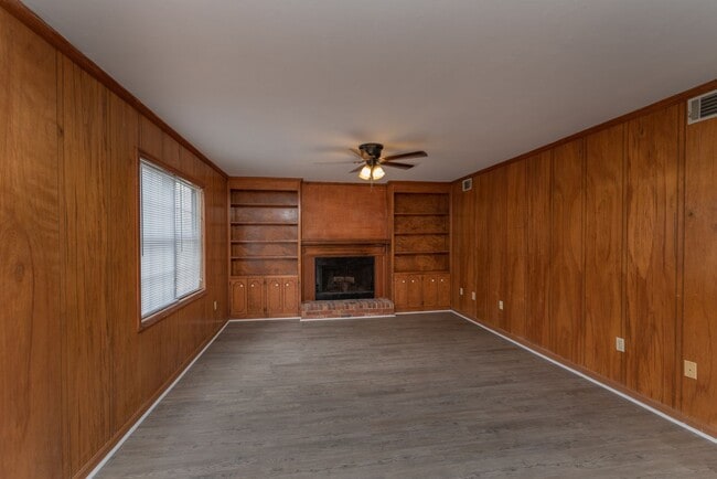 Building Photo - 3 Bed/2.5 Bath House for Rent in Martinez w/ Garage & Fenced Back Yard