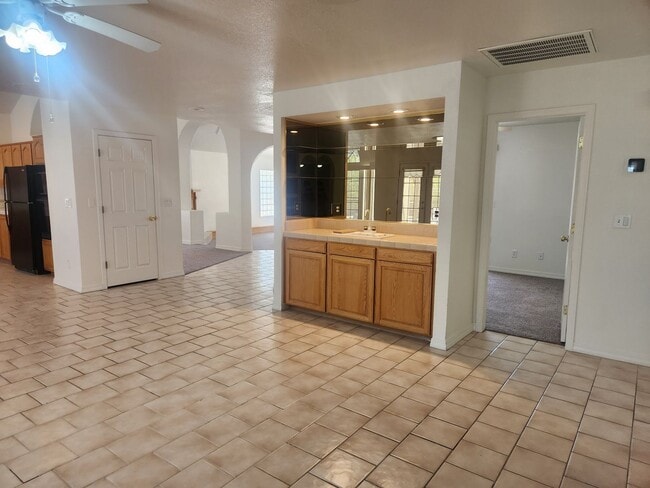 Building Photo - 3660 Catalina Dr