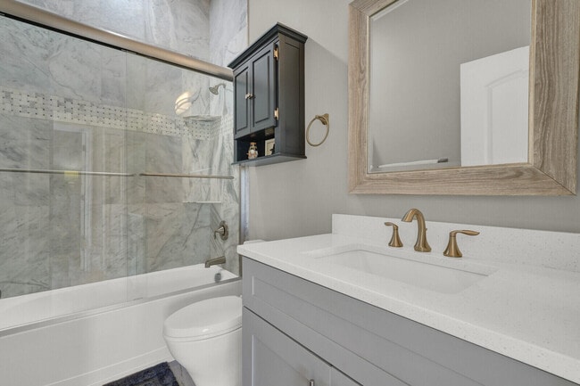 Building Photo - 875 SE 13th Ave