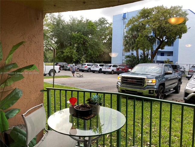 Building Photo - 9360 Fontainebleau Blvd
