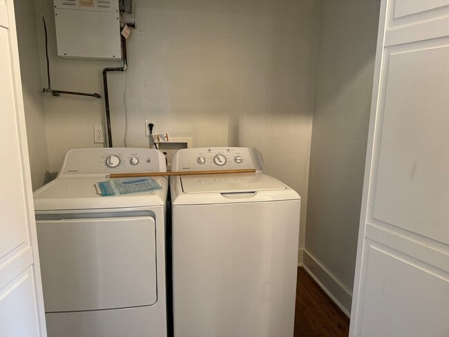 Building Photo - Beautiful Mid-town home 3br/2ba, newly ren...
