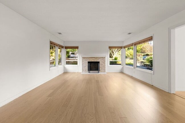 Building Photo - 3145 SW 98th Ave