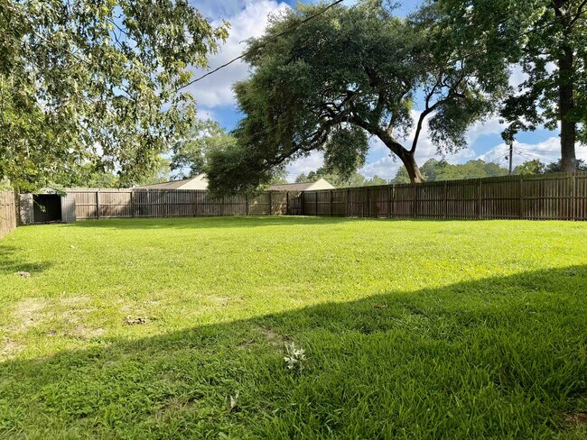 Building Photo - 555 Burgin Ave
