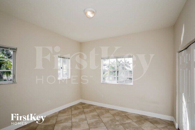 Building Photo - 32152 SW 204th Ct