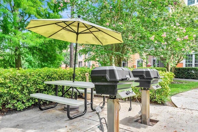 Building Photo - 4106 Central Sarasota Pkwy