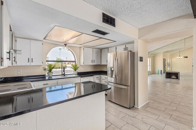 Building Photo - 3917 W Juniper Ave