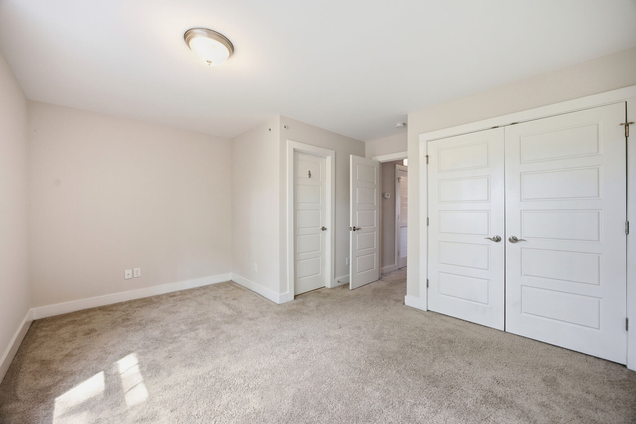 Building Photo - 2800 Bedford Green Dr
