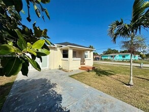 Building Photo - 2403 Scott St