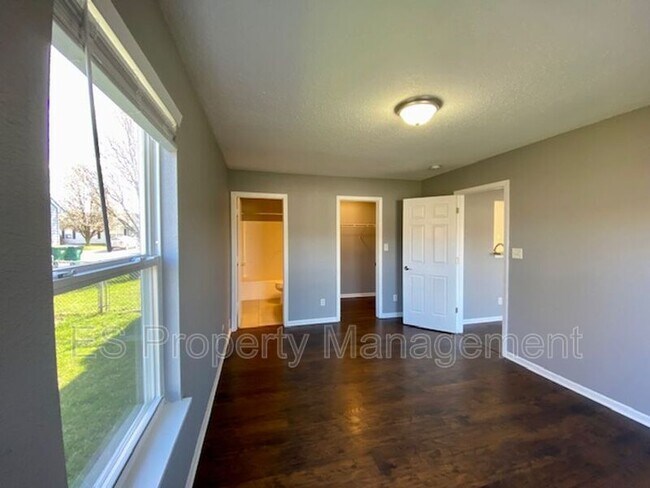 Building Photo - 4028 Dogwood Ln