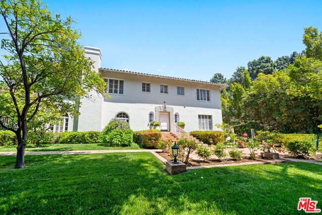 Primary Photo - 1004 N Beverly Dr