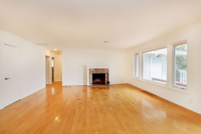 Building Photo - 3 Bed / 3 Bath + Bonus room pet friendly Millbrae home with pool on a 1/2 acre lot. YouTube tour!!