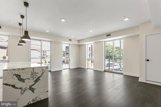 Building Photo - 1868 Frankford Ave