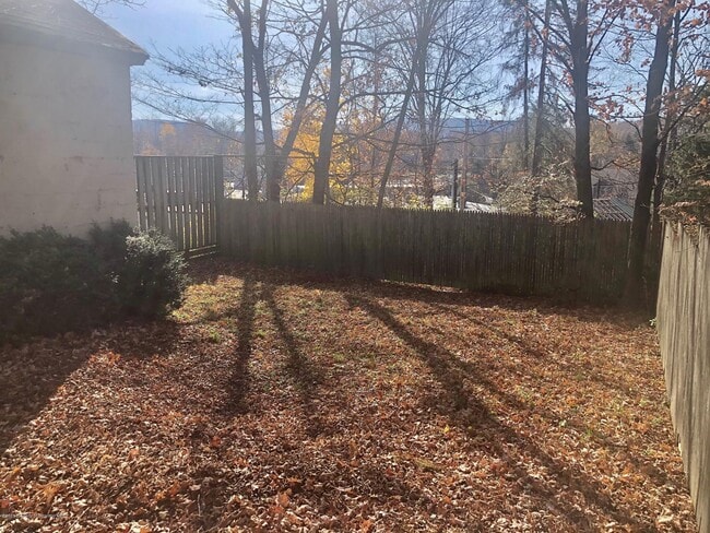 Building Photo - 504 School St