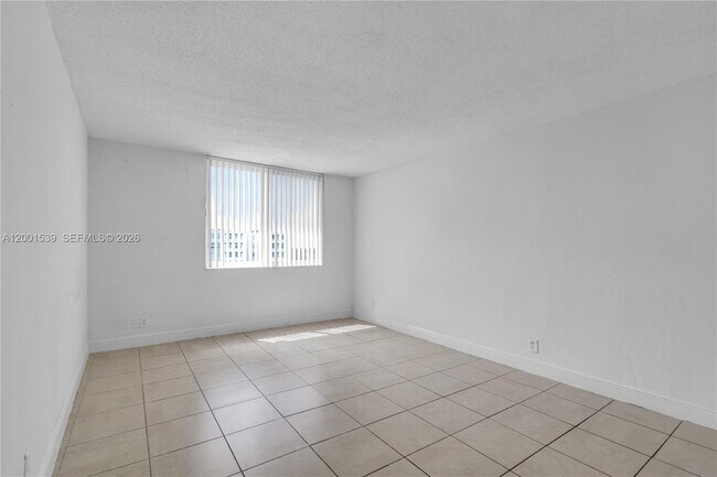 Building Photo - 9143 SW 77th Ave