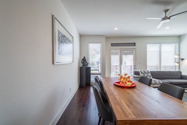 Building Photo - 2 Bed + Flex Room Option in East Dallas Townhome off Greenville Lakewood Neighborhood