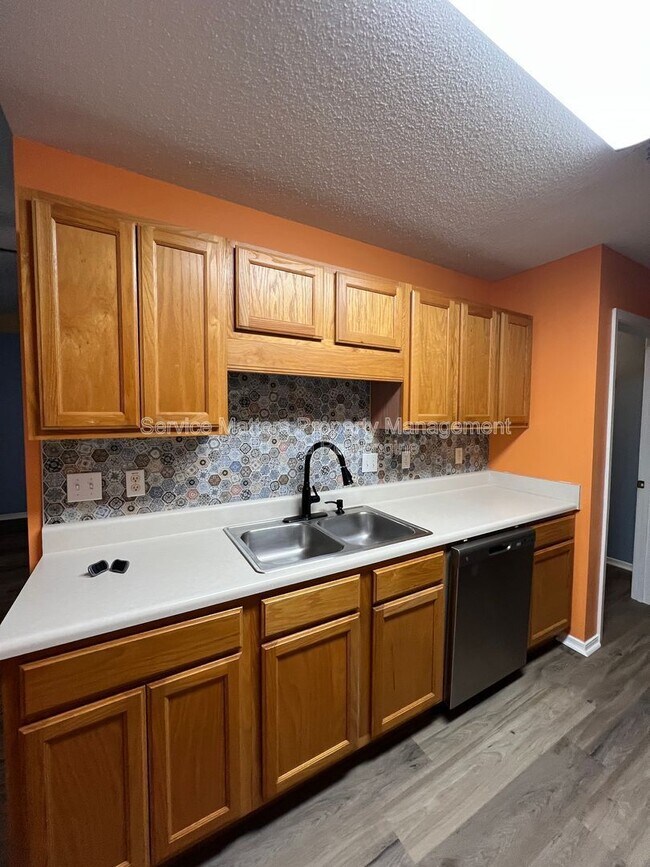 Building Photo - 2439 Redoubt Ave