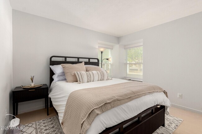 Building Photo - 303 W Fellars Dr