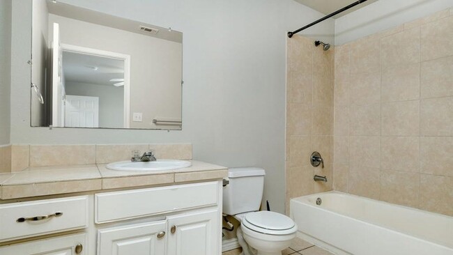 Building Photo - 107 Castleberry Ct