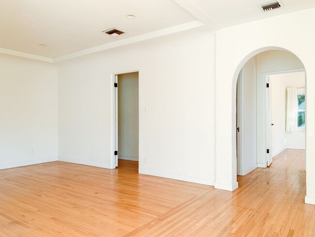 Building Photo - Gorgeous & Updated 3 bed Storybook Spanish House in Silverlake w/Views!