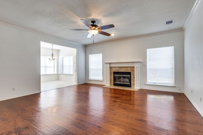 Building Photo - 8434 Golf Club Cir