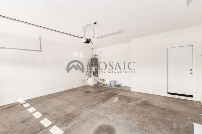 Building Photo - 904 E Euclid Ave