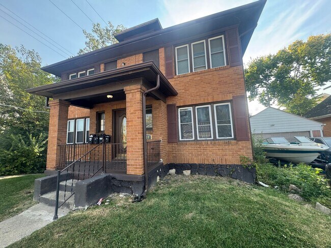 Primary Photo - 2010 Auburn Ave