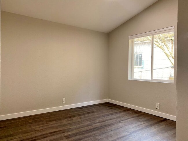 Building Photo - Beautifully Remodeled in Cascade Locks