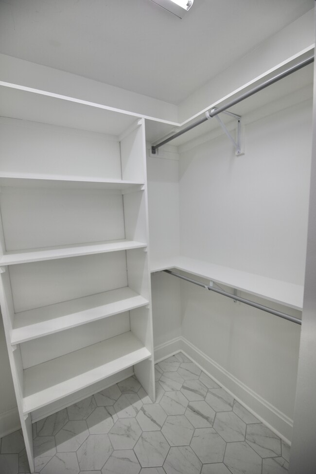 Building Photo - 310 E Beck St