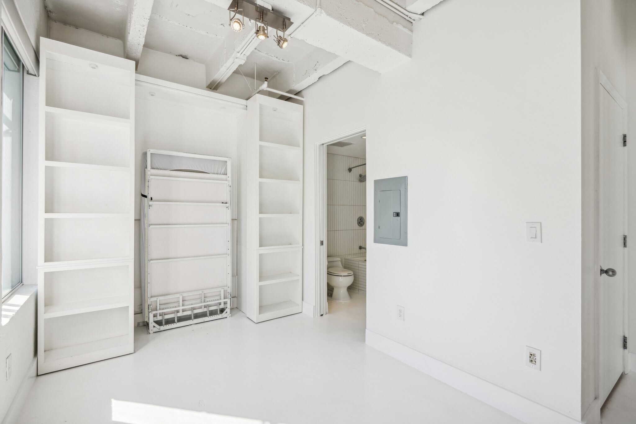 Building Photo - 6253 Hollywood Blvd