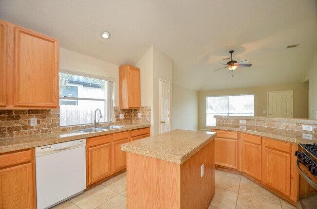 Building Photo - 102 N Holly Laurel Cir