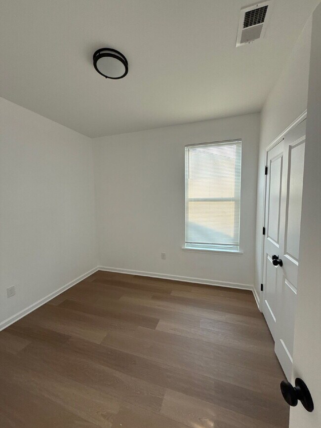 Building Photo - Fully Renovated Spacious 3BR in South Memphis – Section 8 Welcome