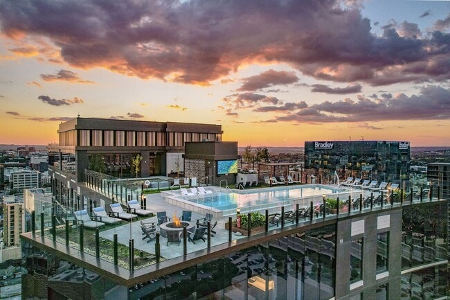 Building Photo - Luxury 1-Bedroom Condo in The Pullman – Do...