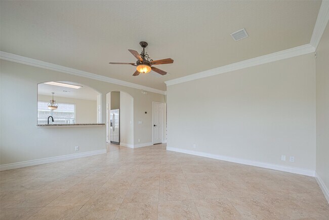 Building Photo - 5703 Saragosa Dr