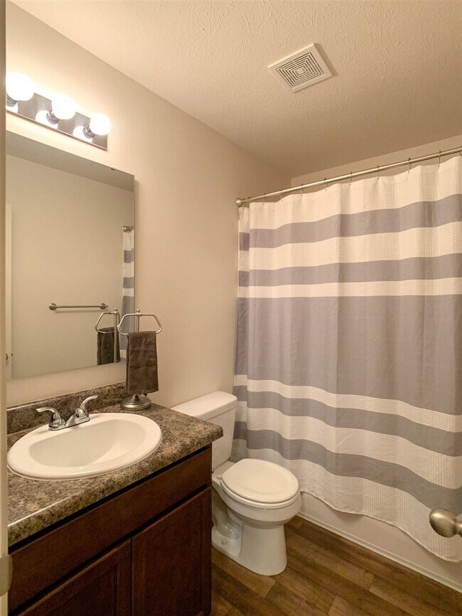 Building Photo - 391 Ariel Dr
