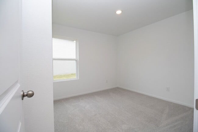 Building Photo - 2092 Cedar Way Dr