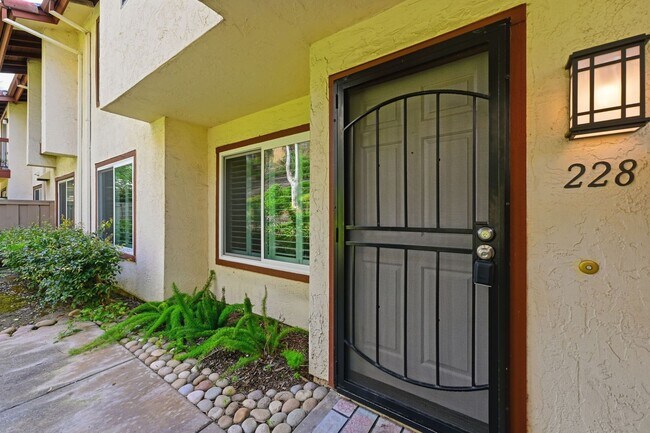 Building Photo - 4060 Rosenda Ct