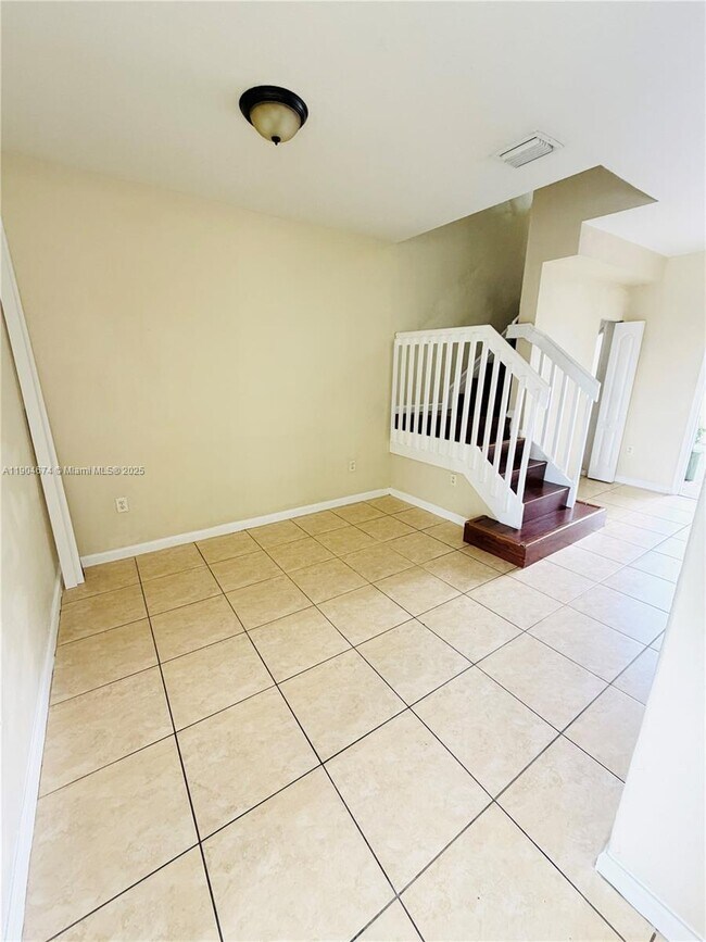 Building Photo - 2505 SE 14th Ave