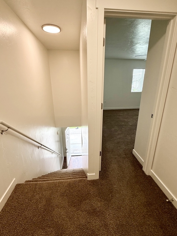 Building Photo - 676 E 550 S